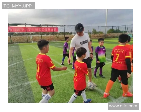 以足球星水杯为核心探索运动激情与青春梦想的无限能量之源