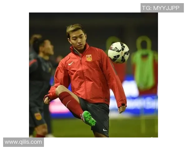 足球球星踢水瓶事件背后的真实故事和引发的全球热议 足球球星踢水瓶事件背后的真实故事和引发的全球热议